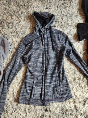 Lululemon define jacket and 2 pairs of lulu pants